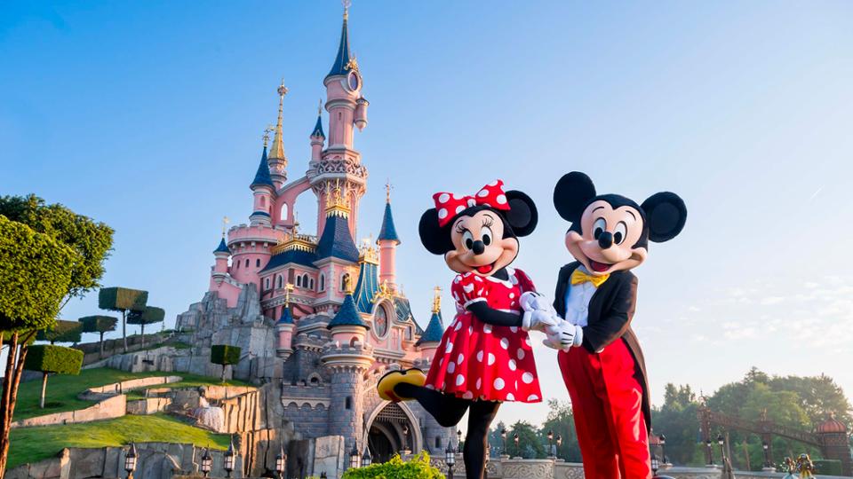 n042099_2032jun22_world_disneyland-paris-castle-vip-mickey-minnie-characters_16-9_tcm752-294212$w~960$p~1$f~jpg